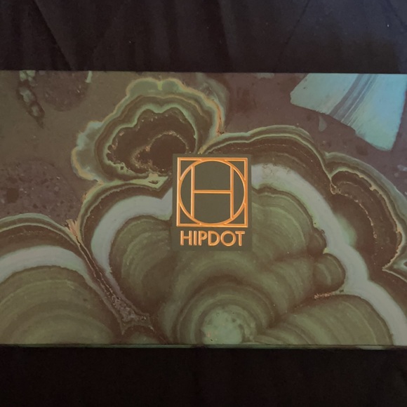 Brand new HIPDOT eye shadow pallet - Picture 3 of 3